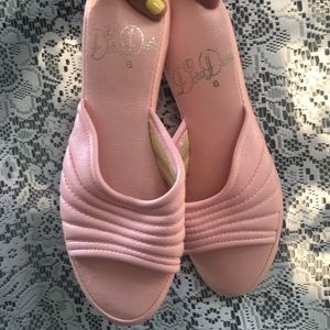 cute vintage slide on sandals ~
